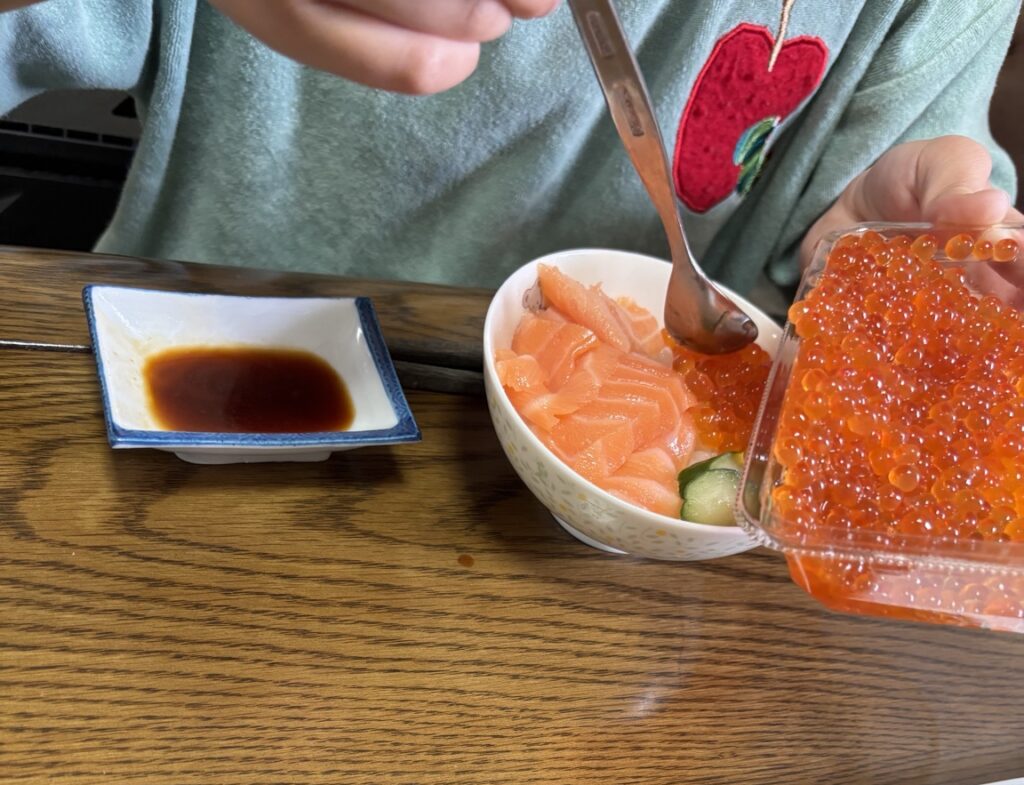 自分で作るサーモンいくら丼