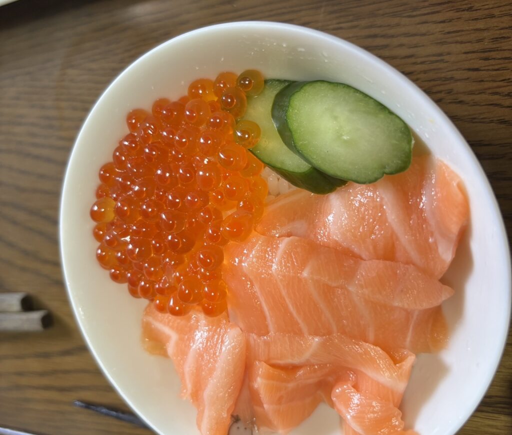コストコのいくらとサーモンを使った贅沢いくら丼