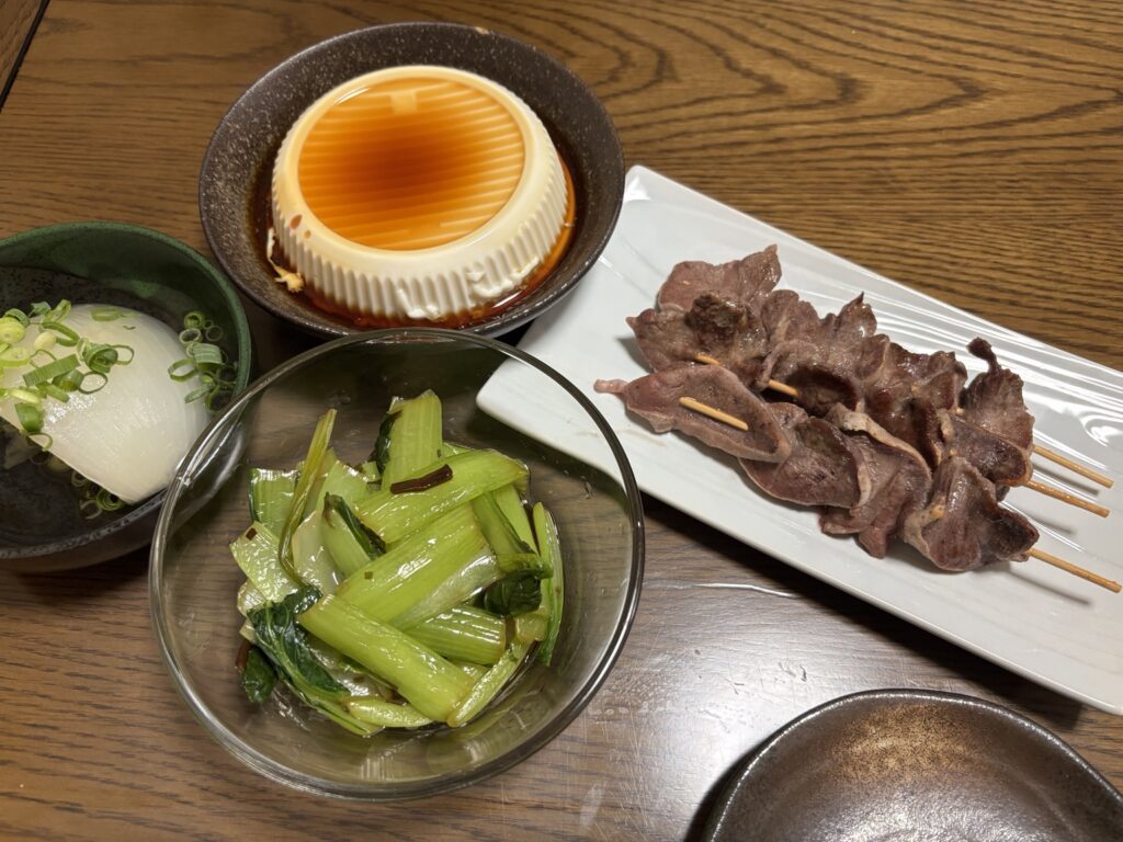 ロピアオリジナルのおぼろどうふと付属のたれをかけた画像