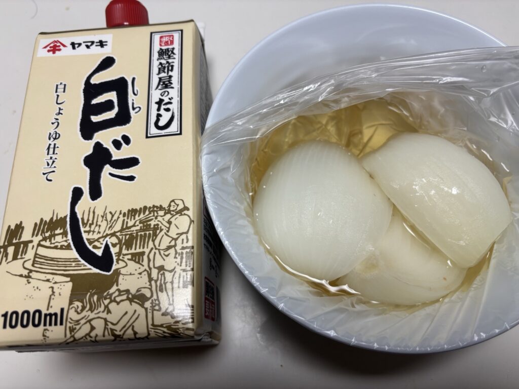 コストコ新玉ねぎを白だしにつけて作る味しみ新たま煮のつけ汁