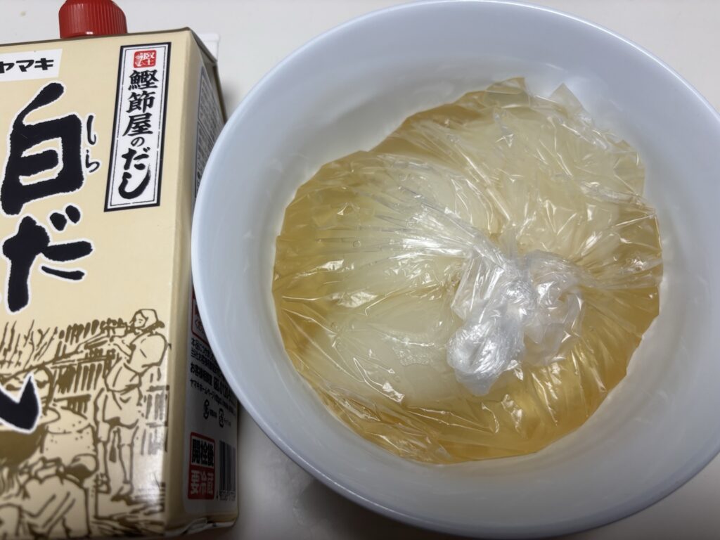 白だしに漬けたレンジ加熱後の新玉ねぎ