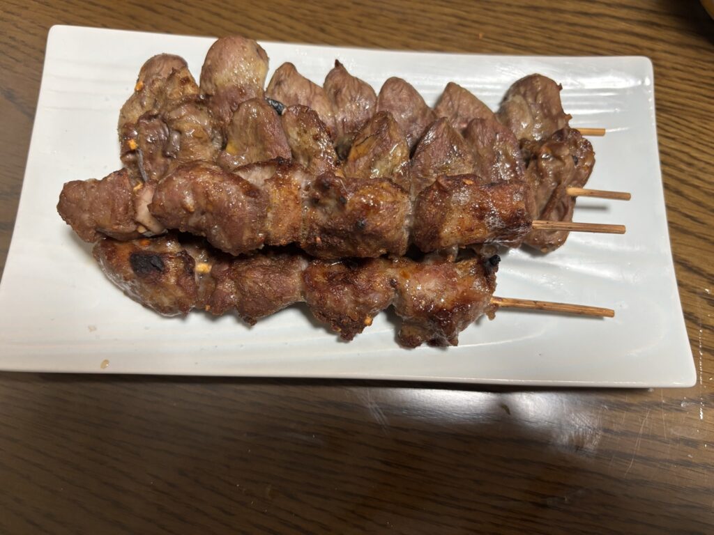ロピアの肉で作った鶏心臓と豚ツラミの焼き串写真