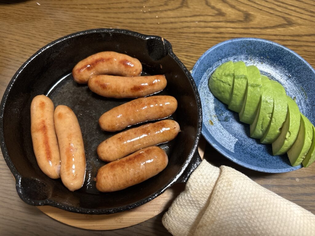 アルトバイエルンとローマイヤーの食べ比べにアボカドを添えた家飲みセット