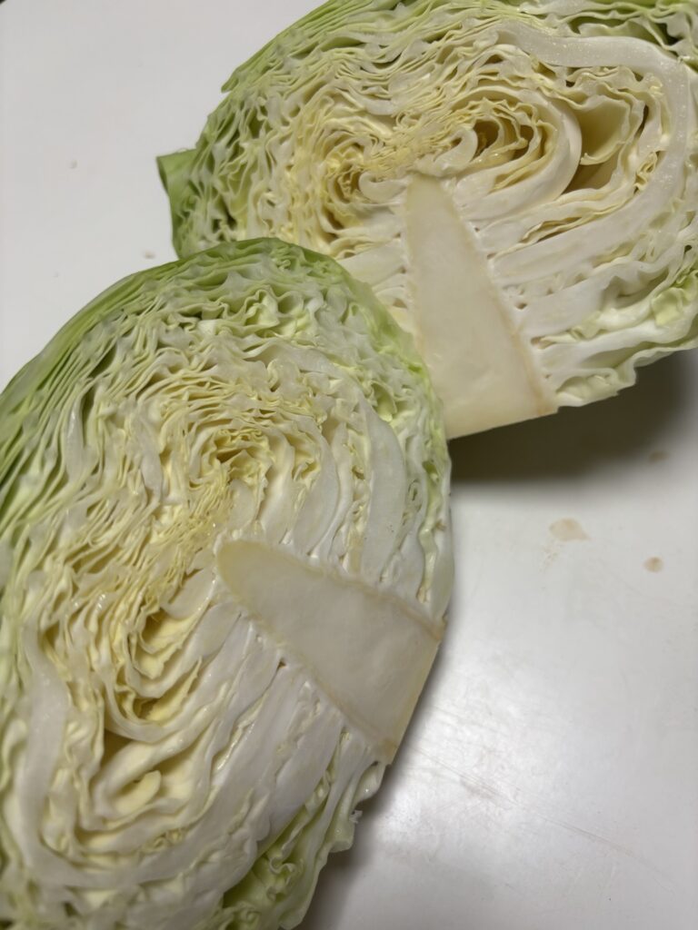 コストコキャベツを半分に切った断面