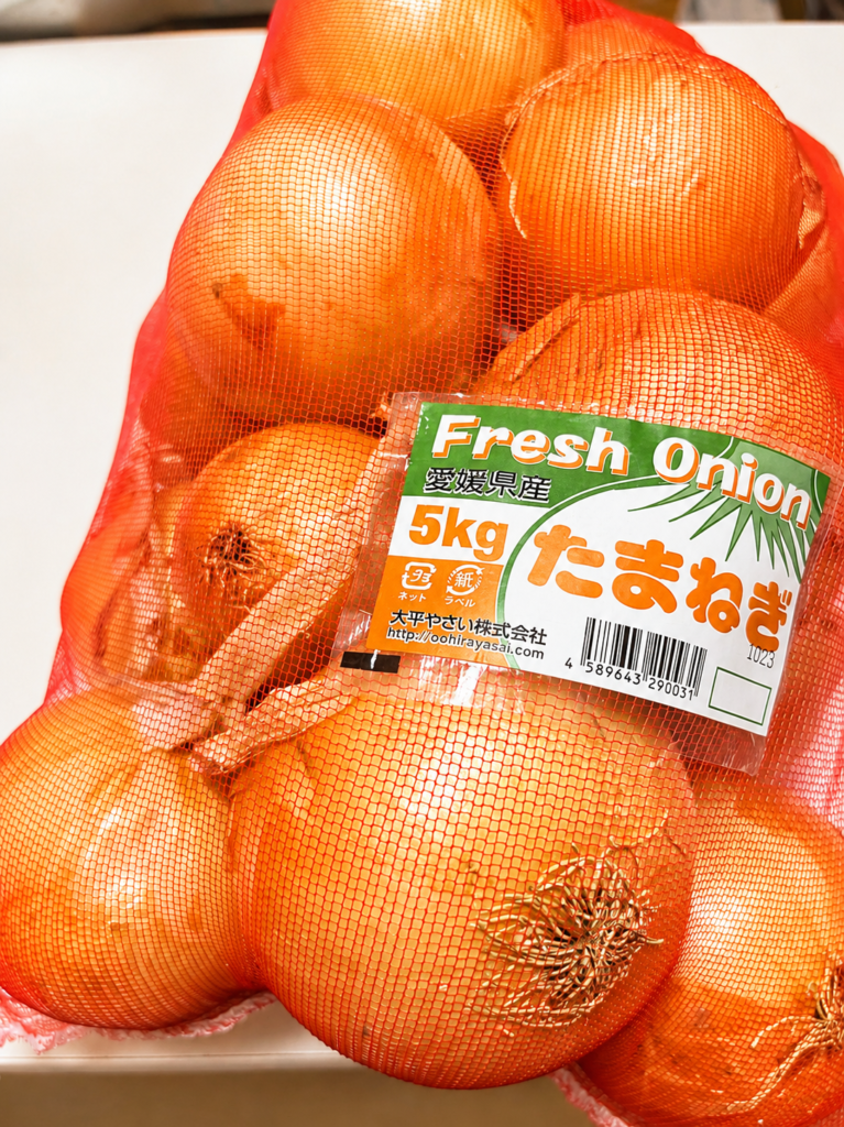 コストコで購入した愛媛県産玉ねぎ5kgのネット入り商品写真