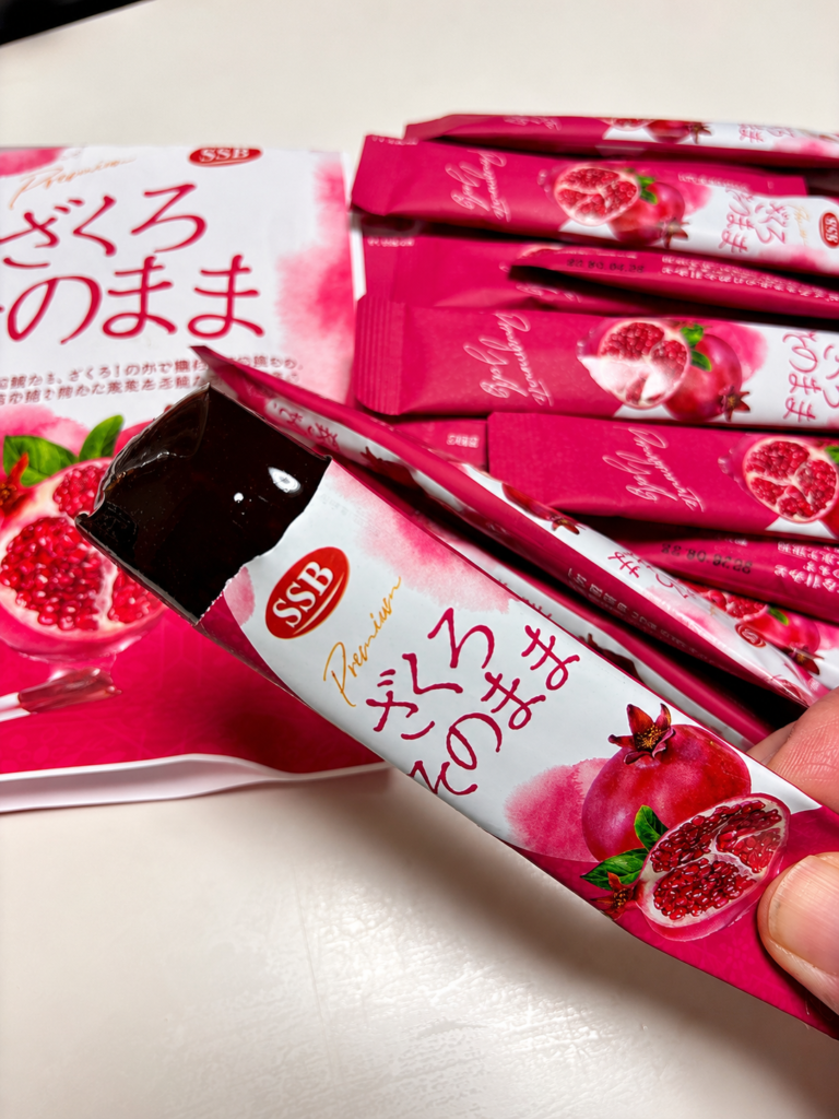 ざくろそのまま スティックタイプ
ざくろそのまま ゼリーの食感は硬め