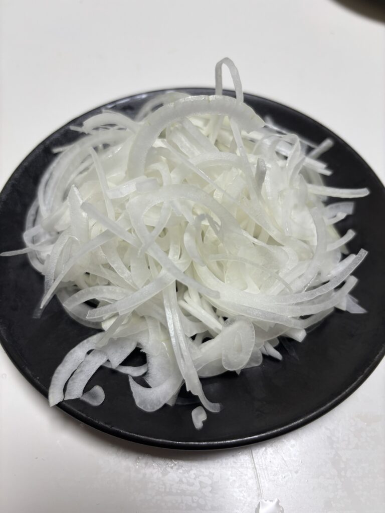 コストコ愛媛県産玉ねぎを生でスライスした写真