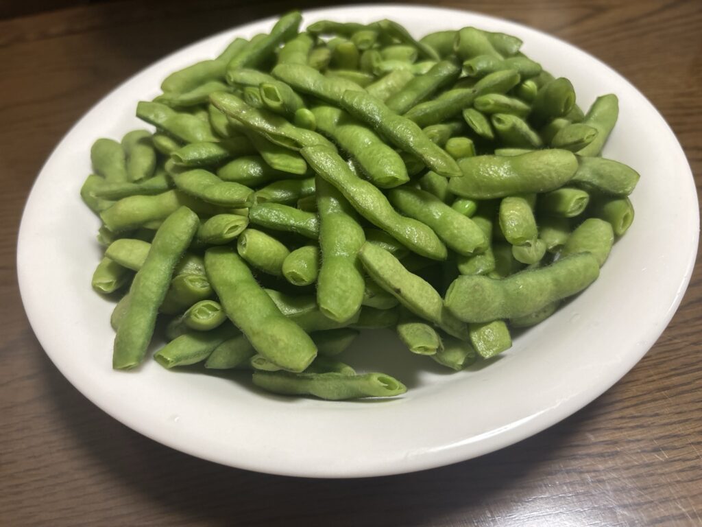 コストコの鹿児島県産生枝豆を塩茹でした様子