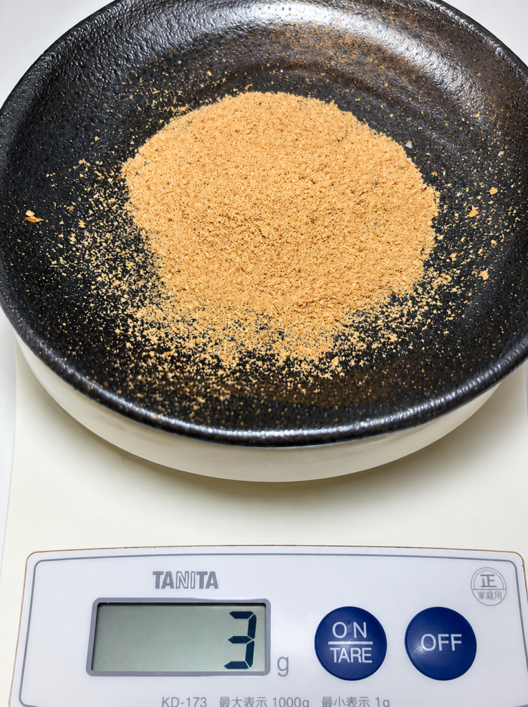 久世福商店 万能だしの中身を3g計量した写真
