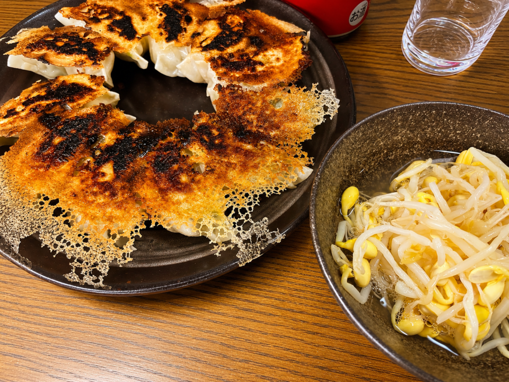 家飲み餃子・豆もやし・EGA BEERの全体写真