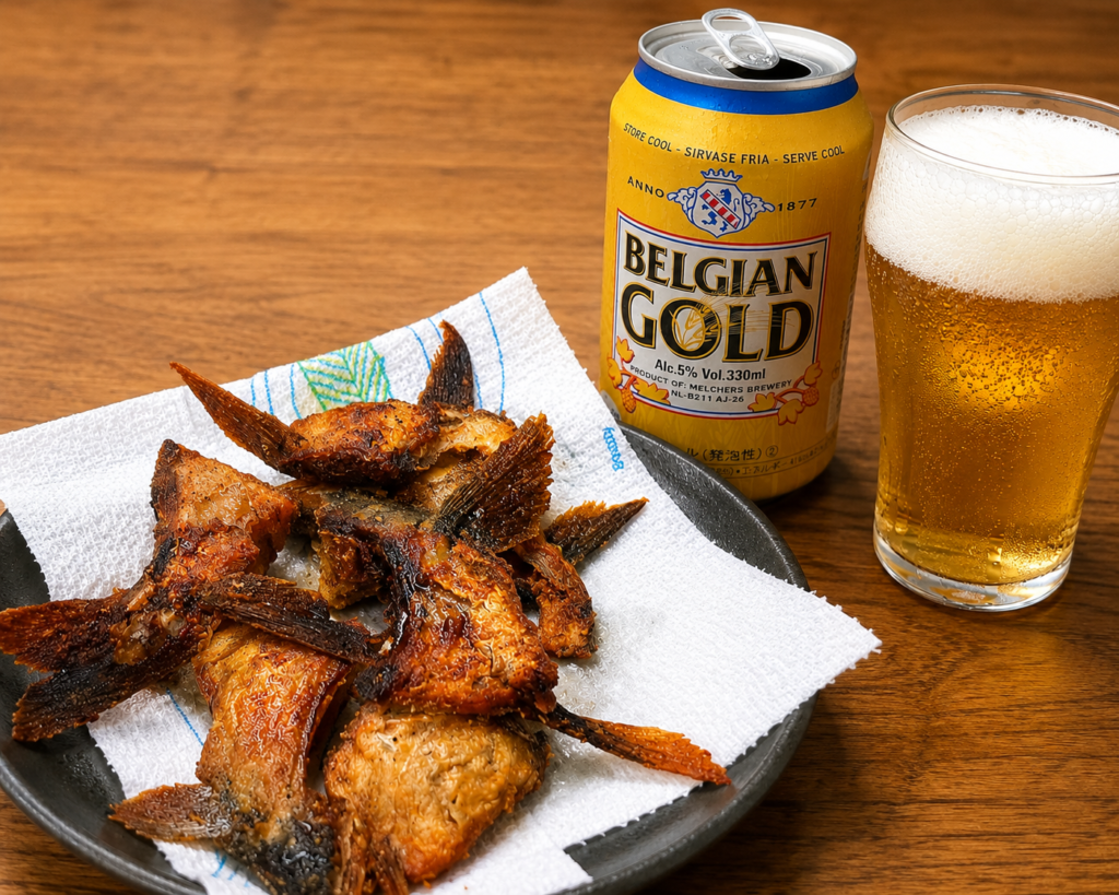 コストコ塩さばフィレのカマ唐揚げとベルジャンゴールドで家飲みを楽しむ様子