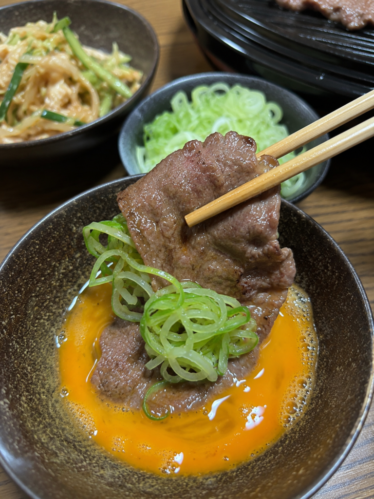 コストコ卵にくぐらせてネギを巻いた焼きしゃぶ