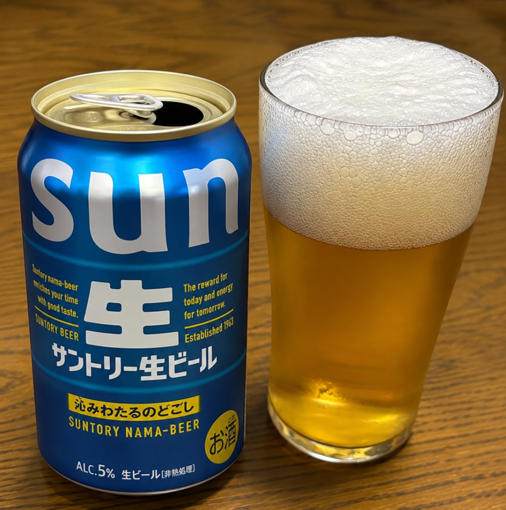 サントリー生ビールとグラスに注いだビール