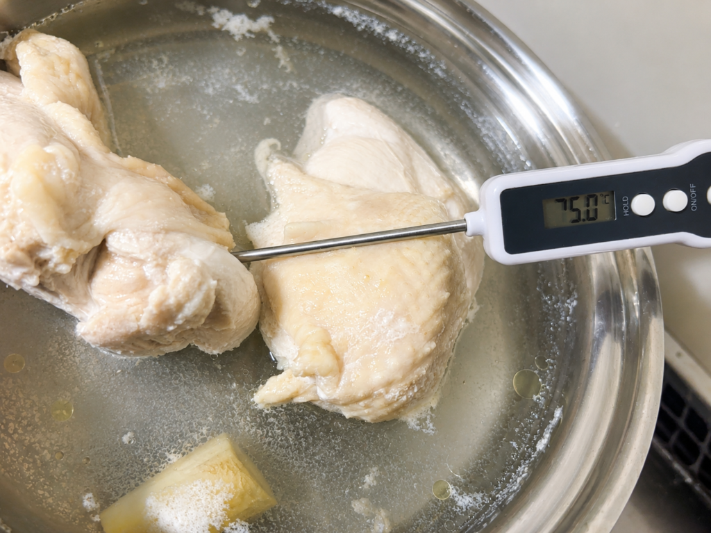余熱調理したコストコ鶏むね肉の中心温度を75℃で確認