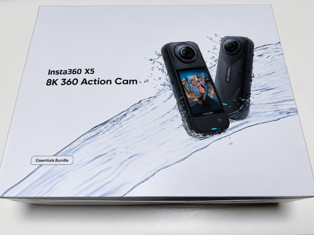 コストコで購入したInsta360 X5 Essentials Bundleの外箱正面