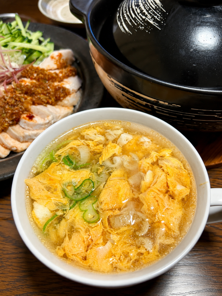 鶏の茹で汁を活用した卵スープ