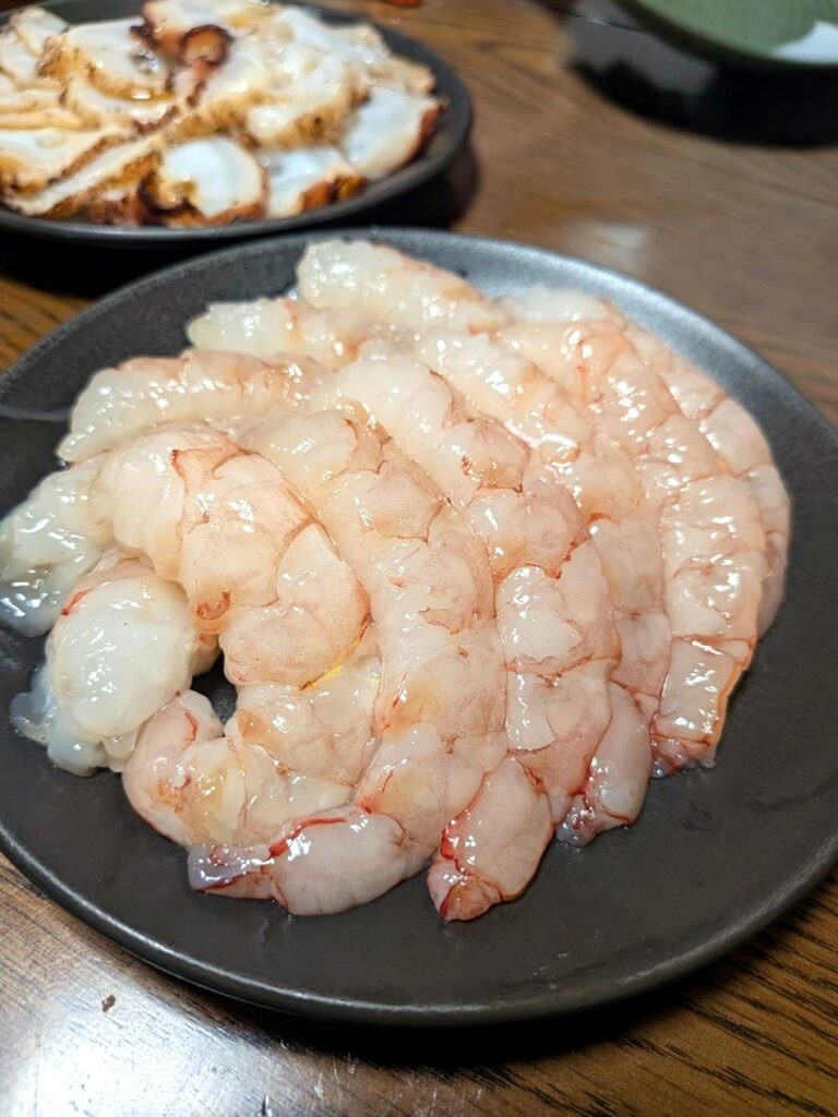 コストコ天然赤海老を下処理して刺身にしたもの