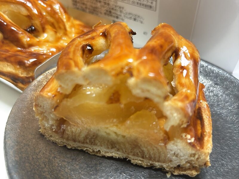 ゆーパイむのアップルパイを切り分けた断面