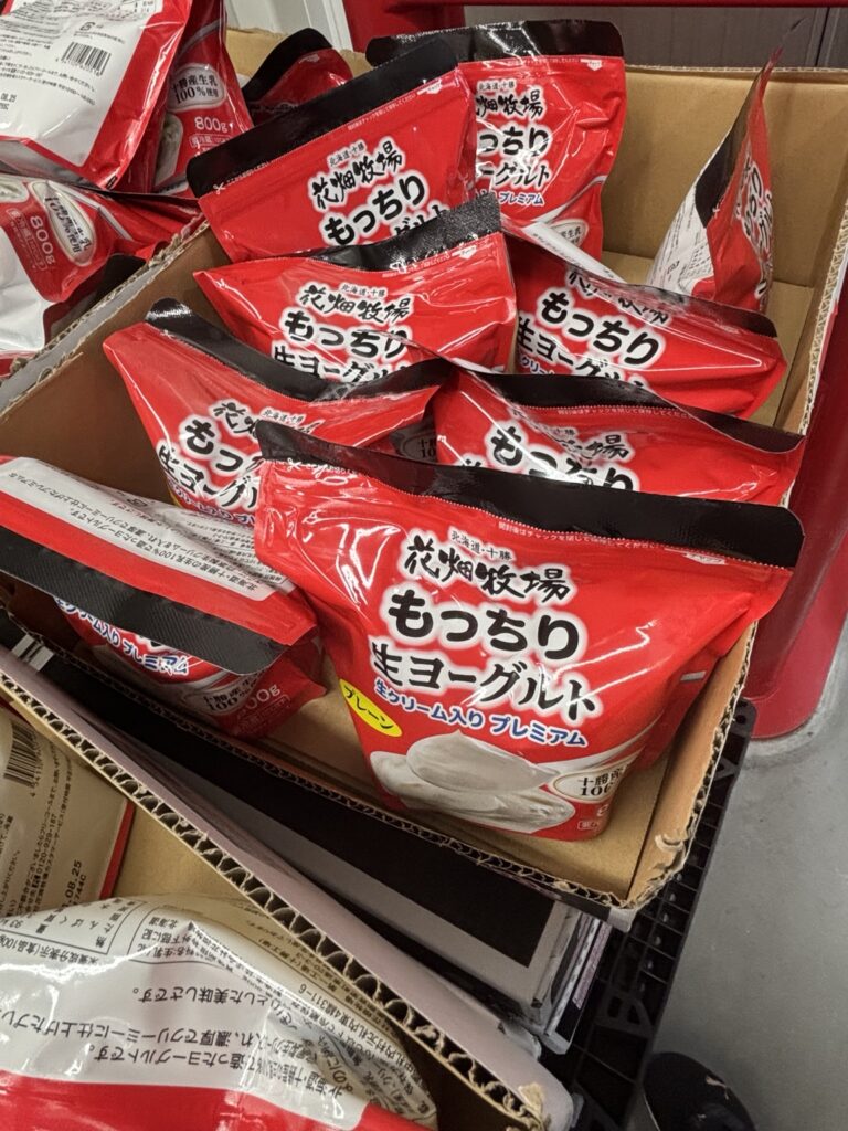 コストコの売り場に並ぶ花畑牧場もっちり生ヨーグルト