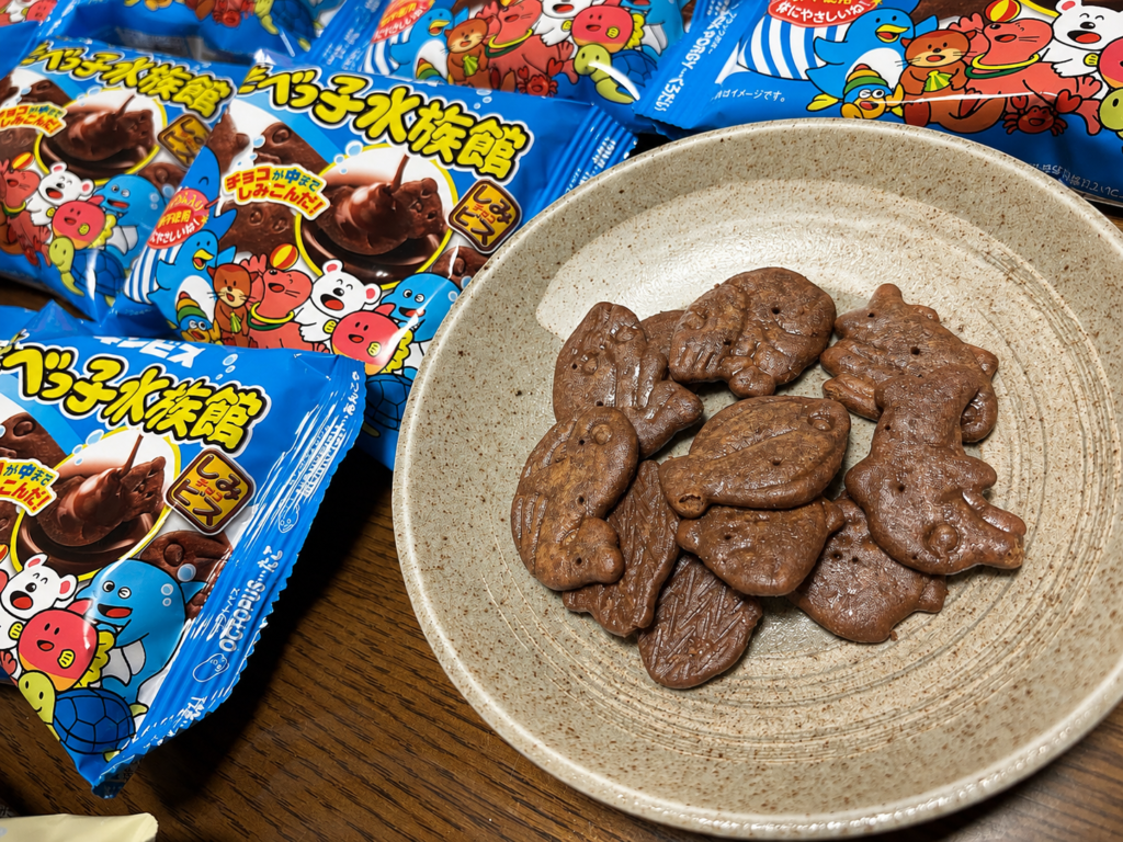 たべっ子水族館ホワイトチョコ味のビスケットと個包装