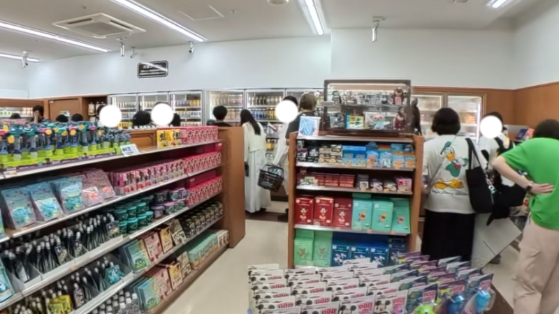 セレブレーションホテル館内ショップの飲み物とお菓子売り場