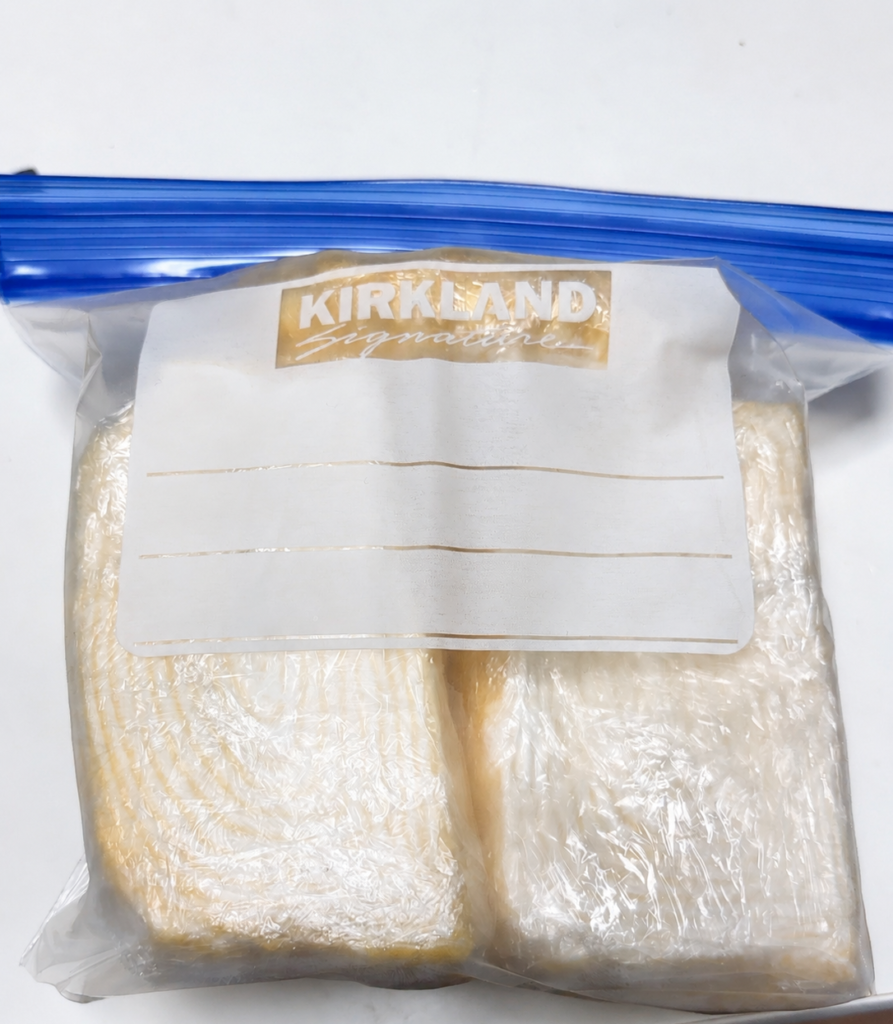 小分けしたミルクレープロールをフリーザーバッグに入れた状態