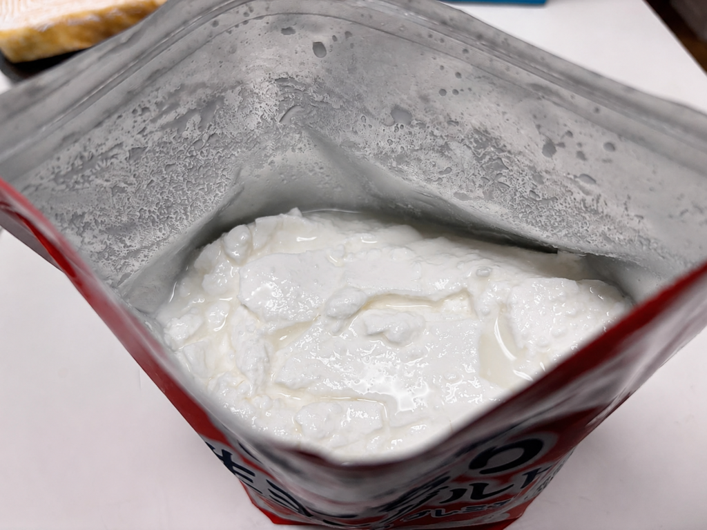 開封した花畑牧場もっちり生ヨーグルトの中身