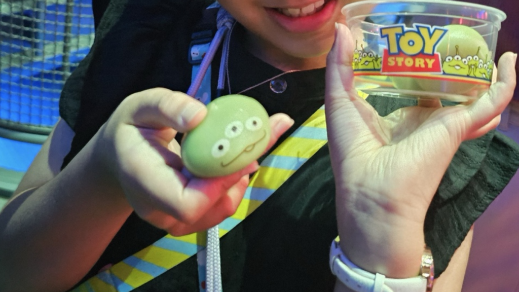 東京ディズニーランドで購入したリトルグリーンまん 3個入り チョコ、ストロベリー、カスタード味