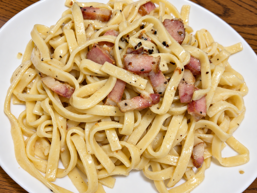 コストコベーコンで作ったカチョ・エ・ペペ風フェットチーネ
