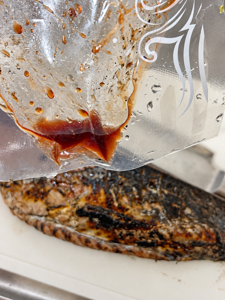 コストコの冷凍カツオ藁焼きを冷蔵庫で解凍した際のドリップ