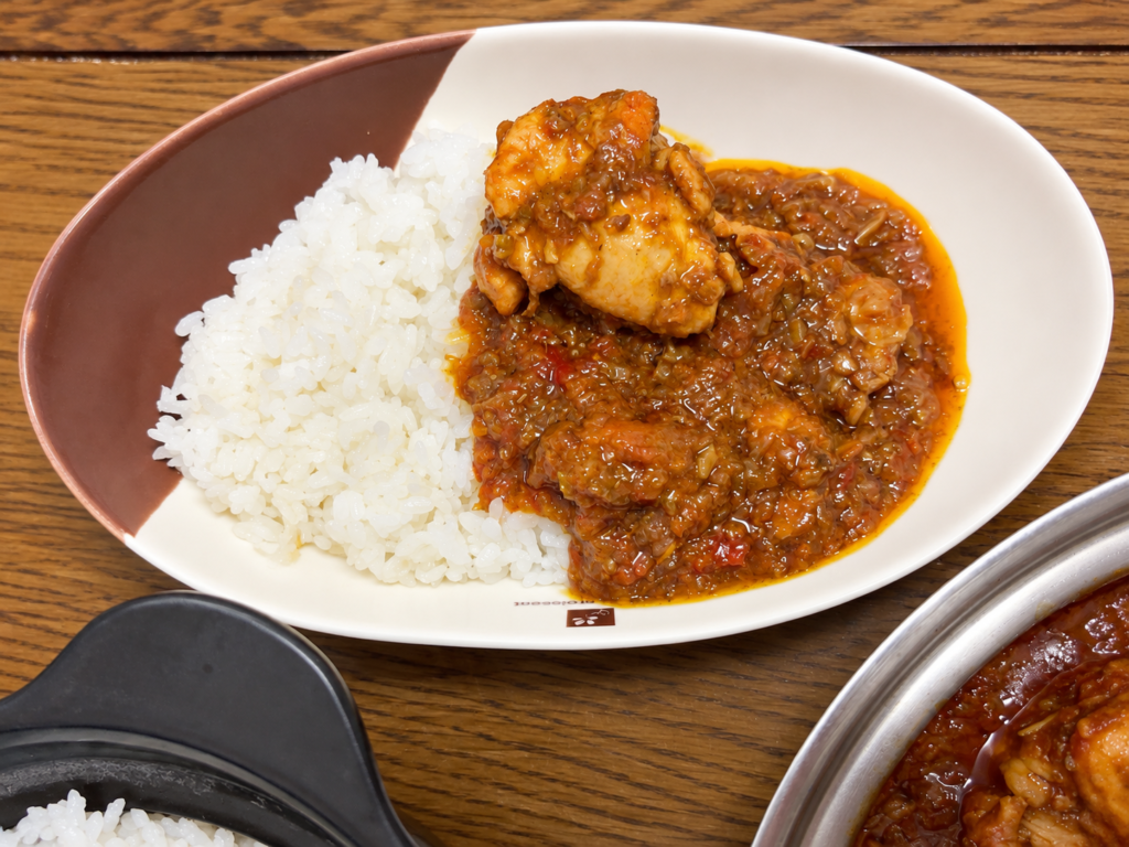コストコのトマトと塩麹チキンで作った無水カレー
