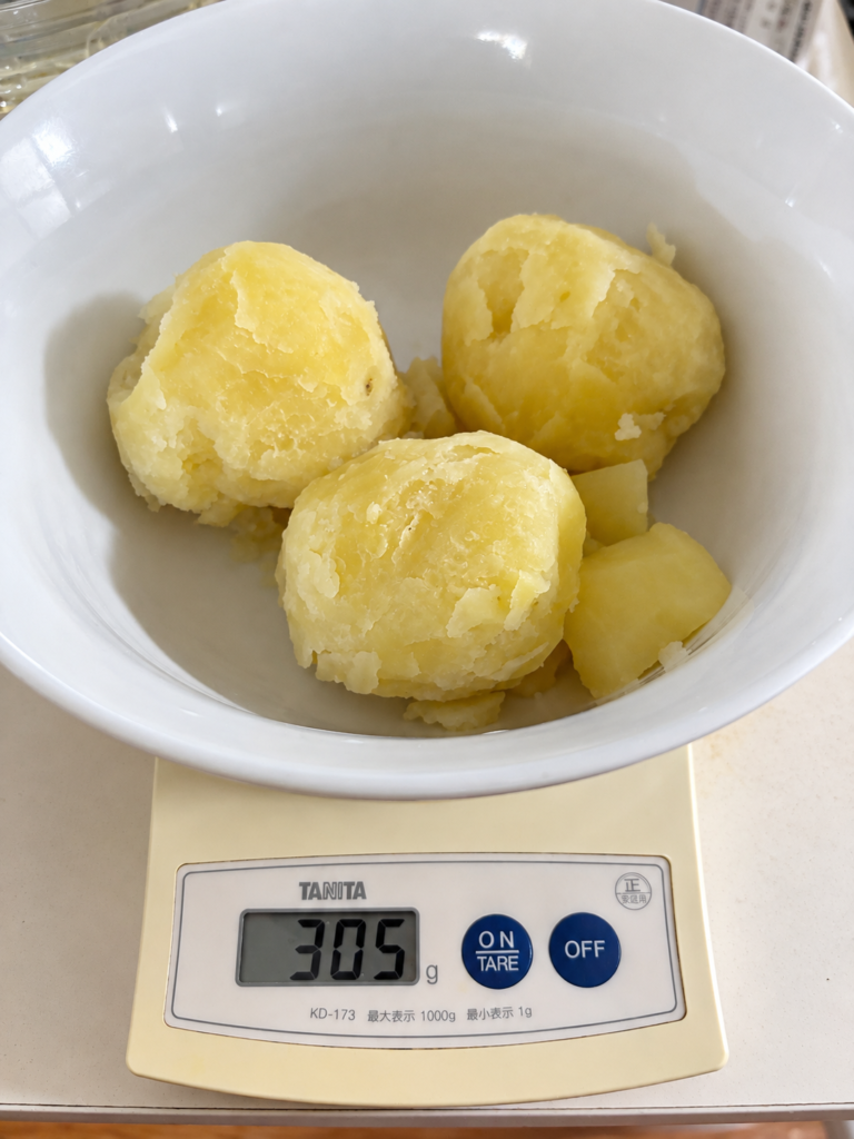 レンジ加熱して皮をむいた男爵じゃがいも305g