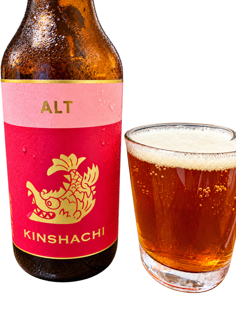 KINSHACHI ALTの瓶と赤褐色のビール