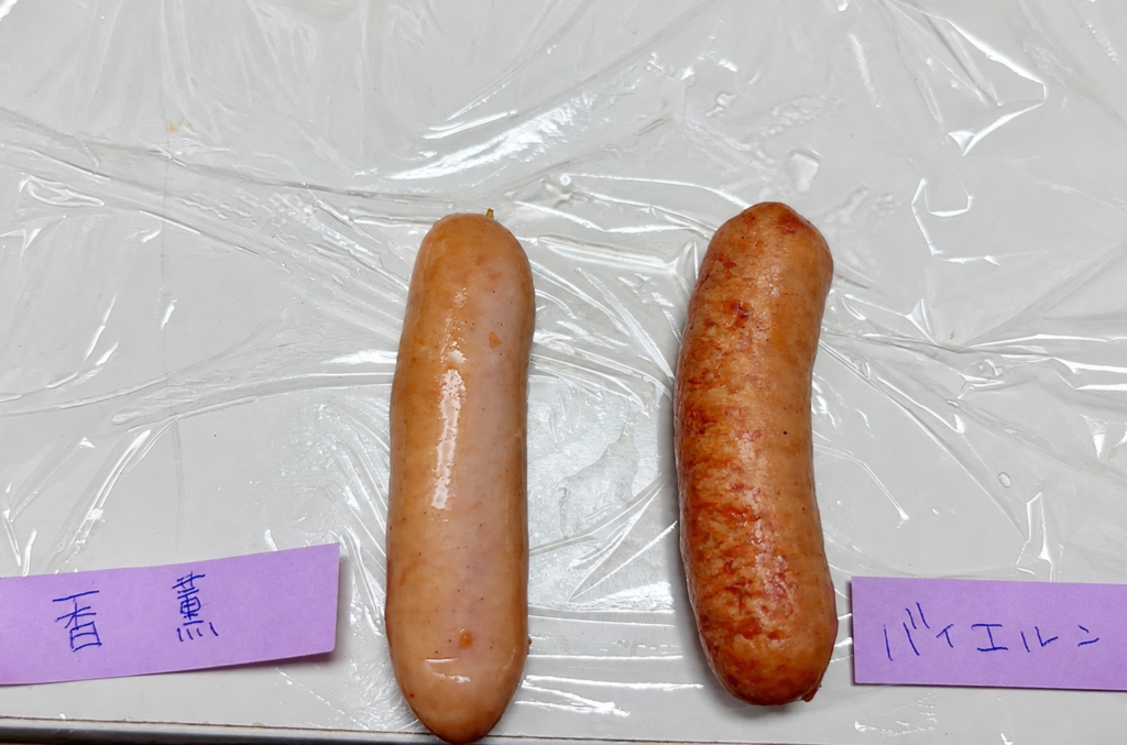 焼く前の香薫とアルトバイエルンを並べて色や太さを比較した写真