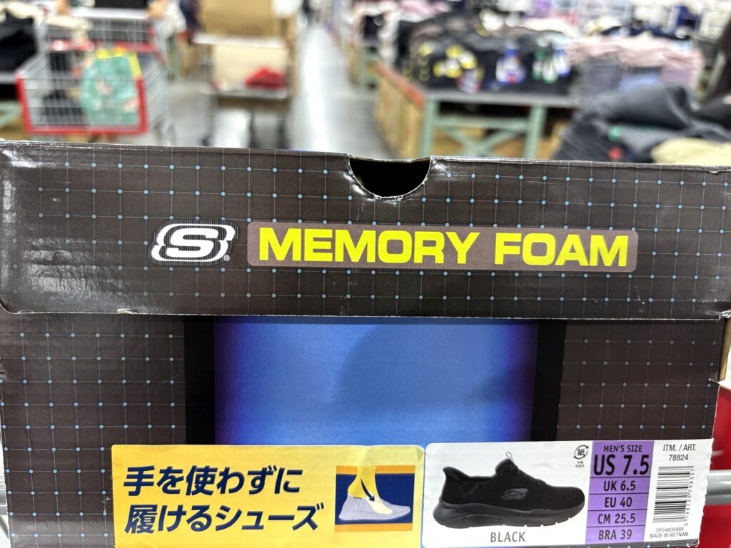 手を使わずに履けるスケッチャーズ スリップインズの箱の表示