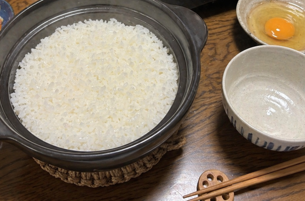 おうち焼肉を楽しむ家飲みテーブル風景｜豚焼肉と土鍋ごはん