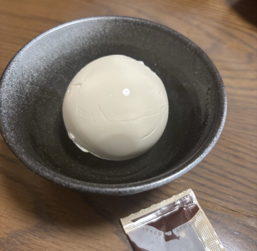 風船を割って取り出した牧歌の白いプリン