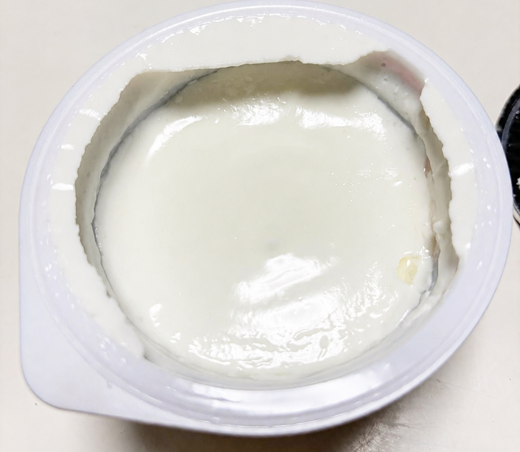 朝食やデザートに食べるオイコス ピーチ味