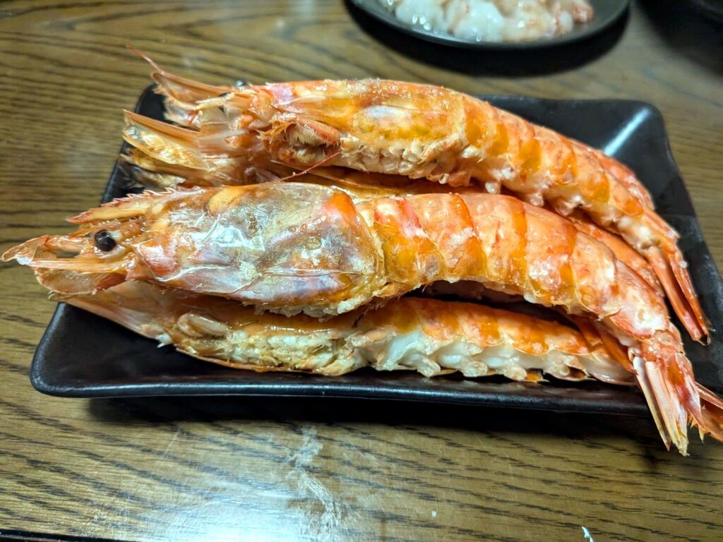 コストコの天然赤海老をグリルで塩焼きにしたもの